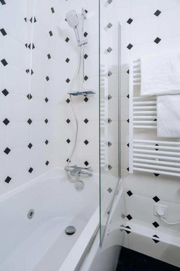 Stylish 2 Bedroom Apartment In Parigi Esterno foto